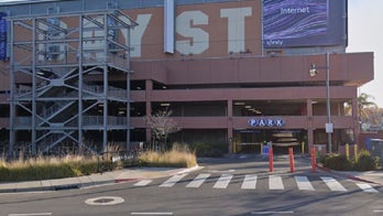 Wild robbery, carjacking inside California mall garage caught on video, suspects being sought