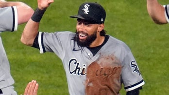 White Sox outfielder Billy Hamilton makes incredible full-extension catch