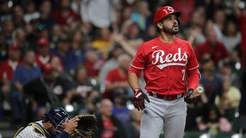 Suárez HR off Hader in 9th lifts Reds over Brewers 4-3