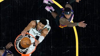 Bucks' Giannis Antetokounmpo thought knee injury was worse than expected