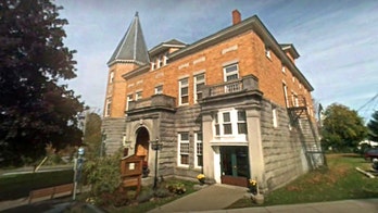 7 immigrants sent back to Canada after using library lawn to enter US illegally