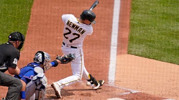 Pirates' Kevin Newman hits 1-foot dribbler off Mets pitcher, chaotic play ensues