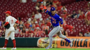 Mets smash 7 homers, shake off 4 errors in wild 15-11 win