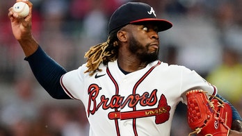 Freeman, Toussaint spark Braves to 2-1 win over Padres