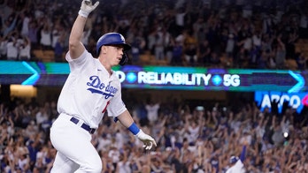 Smith's pinch 3-run HR in 9th rallies Dodgers past Giants