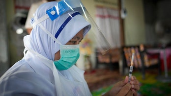 Malaysia shuts COVID-19 vaccination center after 204 staff infected