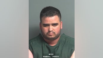 Houston man arrested after allegedly shooting a police officer, spitting in woman's face over parking dispute