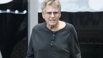 ‘Love Story’ star Ryan O’Neal shops for groceries days after honoring Farrah Fawcett: ‘Missing my angel’