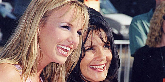 A photo of Britney Spears with her mother, Lynne Spears, from 1999