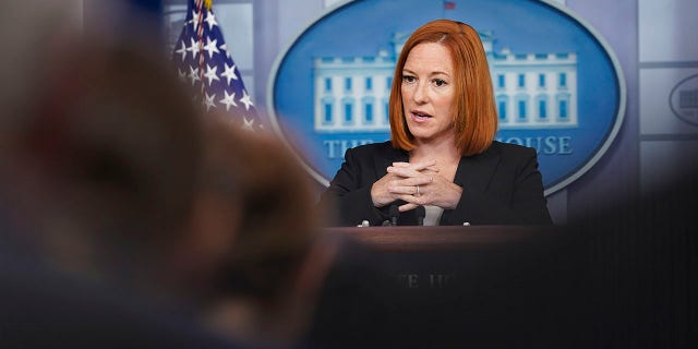 A secretária de imprensa da Casa Branca, Jen Psaki, fala durante o briefing diário na Casa Branca em Washington, terça-feira, 20 de julho de 2021. 