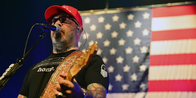 AAron Lewis new track is getting some criticism from liberals in the music industry. 