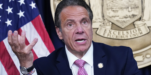 Les célébrités ont réagi à la démission du gouverneur Andrew Cuomo.