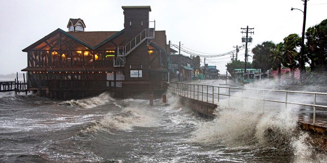 Tropical Storm Elsa makes landfall Wednesday in Cedar Key, フラ.