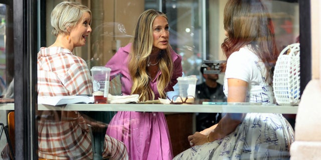 Other images show Parker mid-conversation while meeting up with her fellow co-stars – Cynthia Nixon (Miranda Hobbes) and Kristin Davis (Charlotte York Goldenblatt) – inside of a local coffee shop resembling that of Starbucks. 