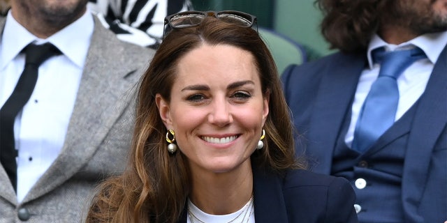 Catherine, Duchess of Cambridge attends the Wimbledon Tennis Championships at the All England Lawn Tennis and Croquet Club on July 02, 2021 a Londra, Inghilterra. 