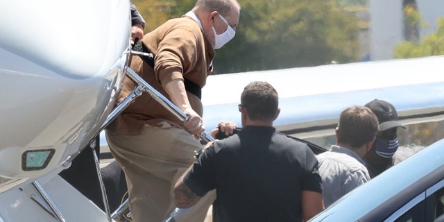 Se ve al ejecutivo de estudio deshonrado Harvey Weinstein llegar a Los Ángeles el 20 de julio de 2021 después de ser extraditado de Nueva York para ser juzgado por acusaciones de agresión sexual.