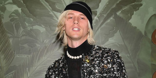 Machine Gun Kelly Appears To Shade His Own Movie In Cryptic Tweet I8 Machine Gun Kelly Appears To Shade His Own Movie In Cryptic Tweet I8