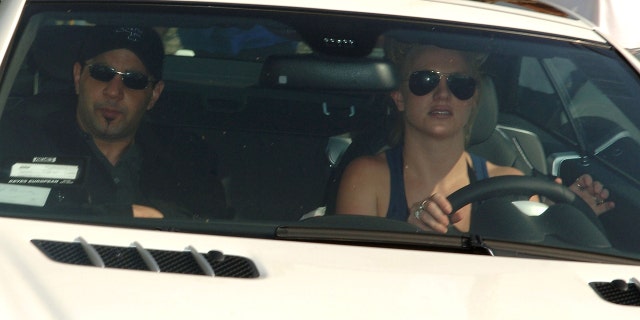 Sam Lutfi posted a series of voicemail messages which he said were sent by Britney Spears.
