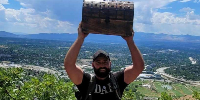 Andy Swanger, from Draper, Utah, found a $10,000 cash treasure hidden in the mountains of Utah. 