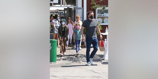 Ben Affleck and Jennifer Lopez were spotted out at lunch with a few of their respective children.