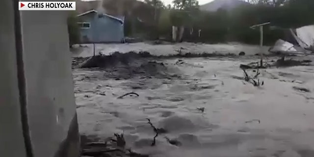 Globe resident Chris Holyoak captured the flash flood on his cellphone, sharing his footage with Fox News, showing the scary moments when a wall of water was barreling straight toward him. (Chris Holyoak)