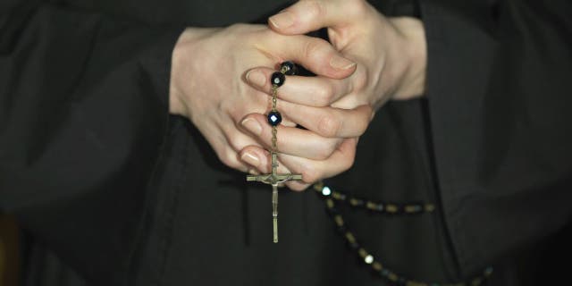 Rosary beads are used to help keep one's place in meditative prayer, with alternating recitations of alternating prayers.