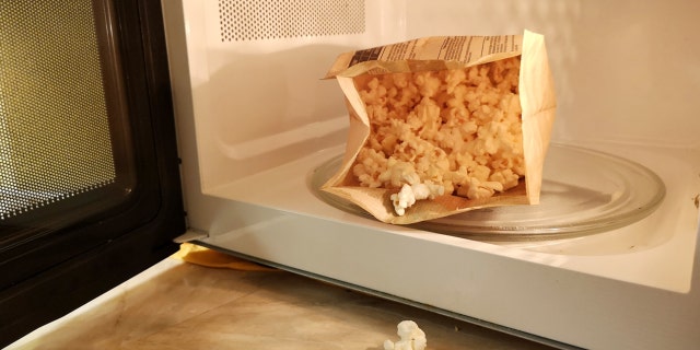 His wife is such a bad cook, one Redditor said, that she can really only make food in a microwave. A psychologist shared communication tips and techniques for the couple.