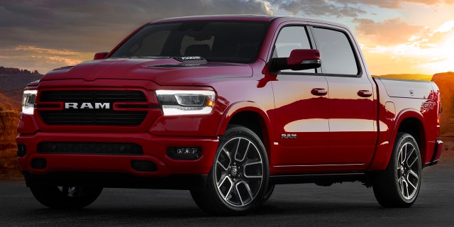 2022 Ram 1500 Laramie G/T front 3/4