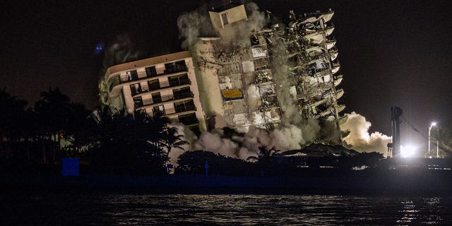The rest of the Champlain South tower is seen being demolished in Surfside, Florida, north of Miami Beach, late on July 4. (Photo by GIORGIO VIERA/AFP via Getty Images)
