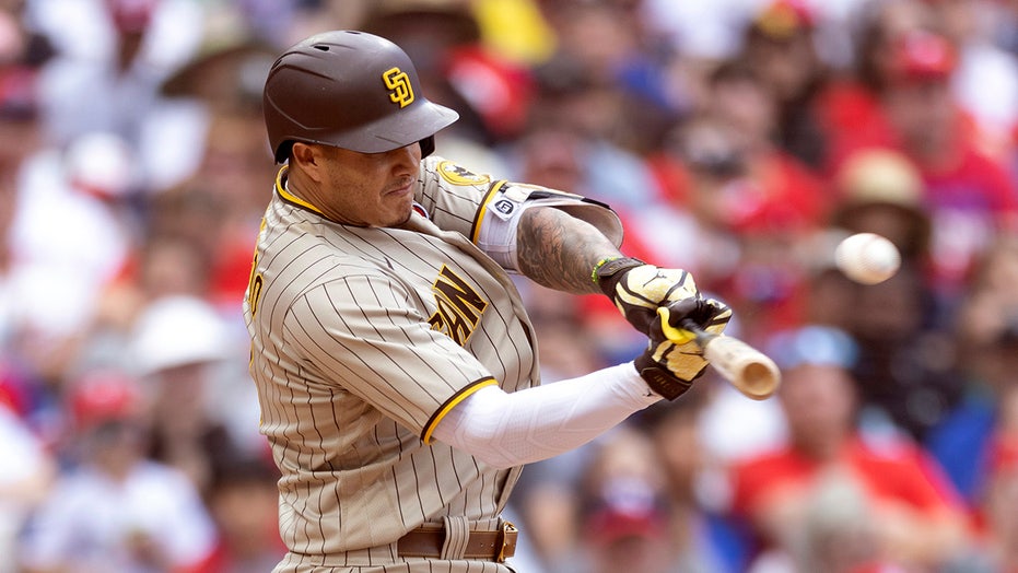Manny Machado hits 2 本垒打, Padres rout Phillies 11-1