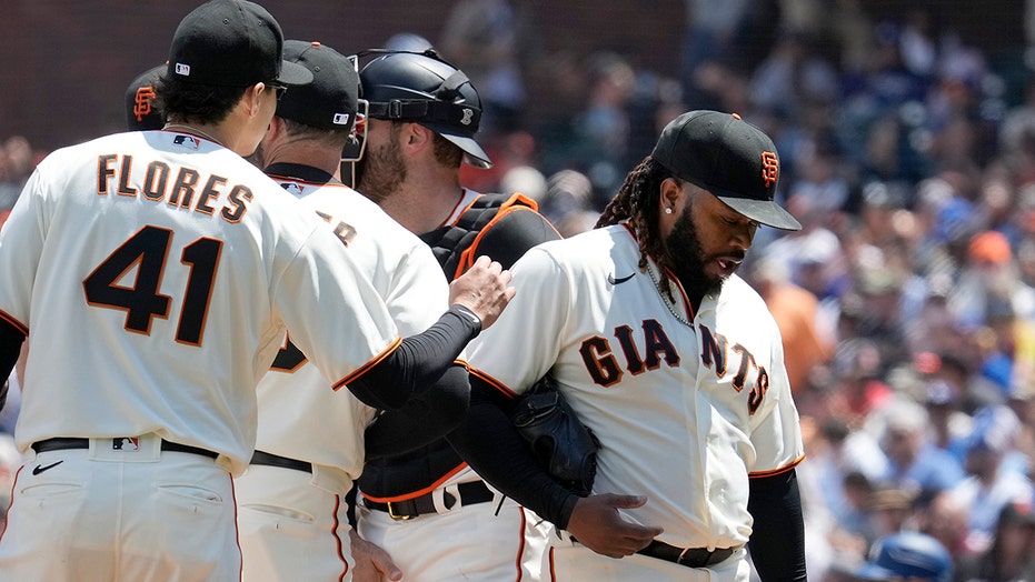 Crawford back with 2-run double as Giants blank Dodgers 5-0