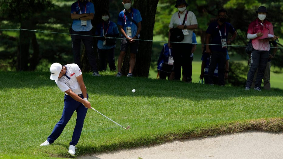 Schauffele clings to lead as 3 medals up for grabs in golf