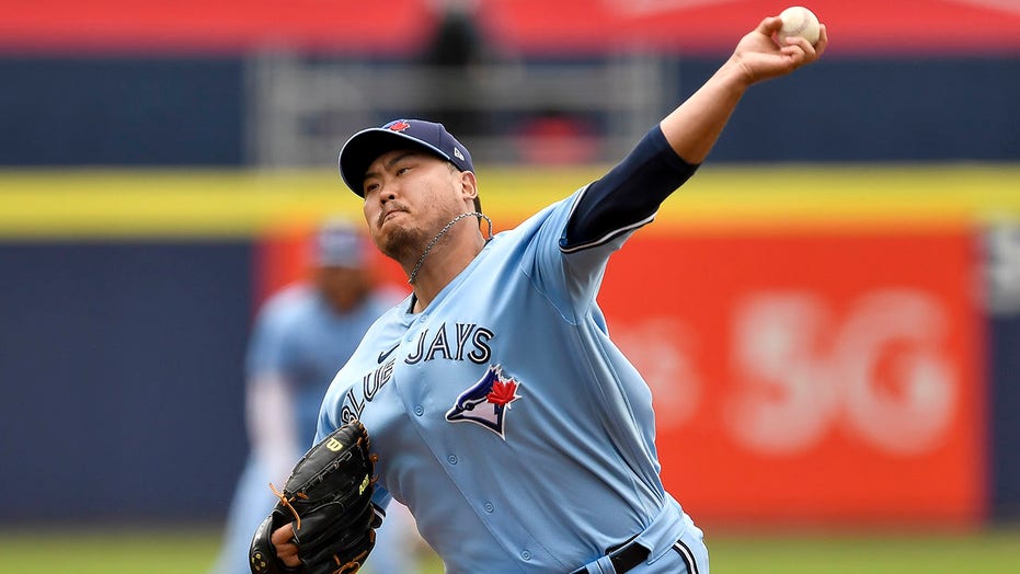 Ryu spins 3-hitter, Jays beat Rangers 5-0 in 1st game of DH