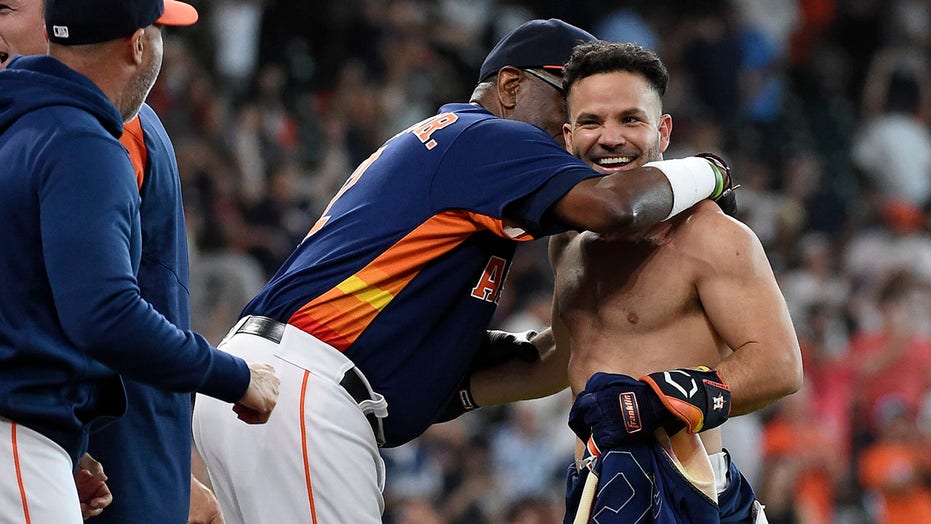 Astros’ Jose Altuve gets jersey ripped off after game-winning homer vs. Yankees