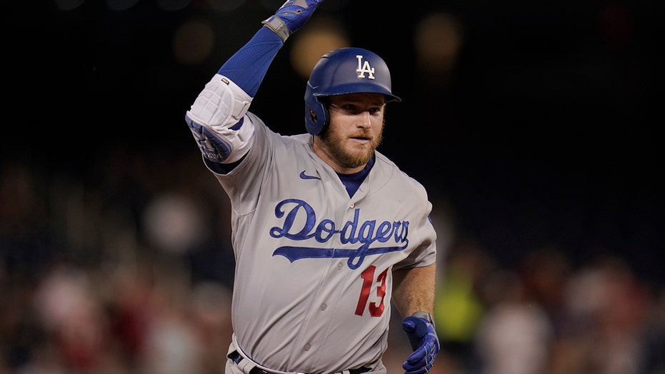 Muncy’s grand slam lifts Dodgers to 6th straight, sinks Nats