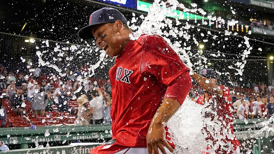 Devers homers twice, bullpen strong as Red Sox top Yanks 6-2