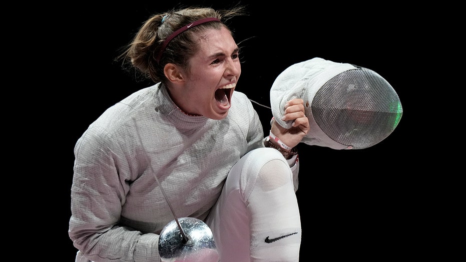Fencer Pozdniakova wins Olympic gold in family tradition