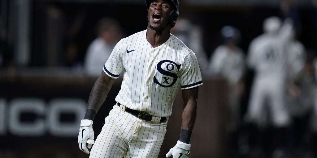 MLB's Field of Dreams game ends in Hollywood fashion -- with a walk-off homer, fireworks - Vimarsana News