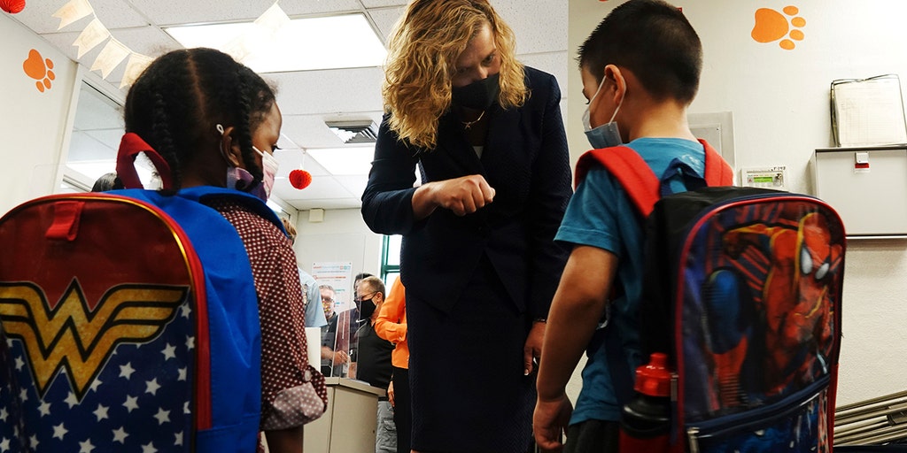 Florida school board defies DeSantis, sets 90-day mask policy after heated meeting - Vimarsana News