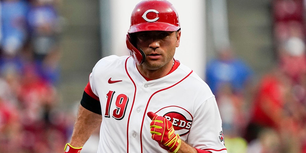 Joey Votto makes headlines with 'NL Central prediction