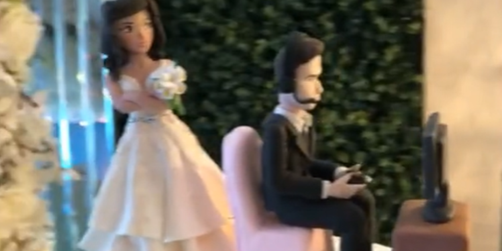 Couple speaks out after video game-themed wedding cake topper unexpectedly goes viral - Vimarsana News