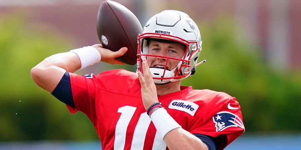 Why Patriots' Brian Hoyer Has Been 'Amazing' Mentor For Mac Jones