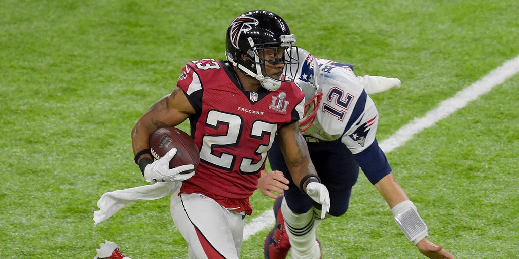 Atlanta Falcons cornerback Robert Alford (23) heads towards the locker room  at halftime of a game against the Los Angeles Rams played at the Los  Angeles Memorial Coliseum in Los Angeles on