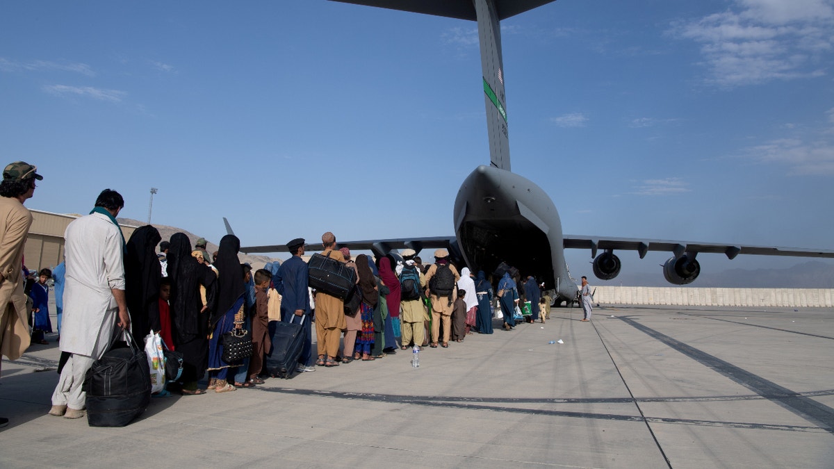U.S. Air Force loadmasters and pilots assigned to the 816th Expeditionary Airlift Squadron, load passengers aboard a U.S. Air Force C-17 Globemaster III. (U.S. Air Force/Master Sgt. Donald R. Allen/Handout via REUTERS/File Photo)