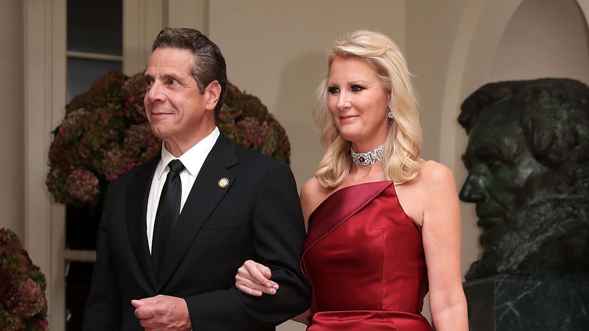 Gov. Andrew Cuomo and Sandra Lee attend a White House State dinner in 2016.
