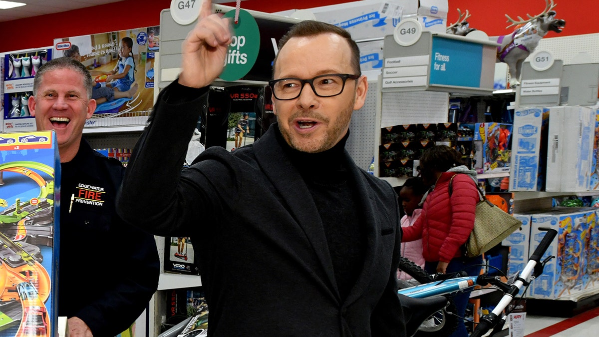 Donnie Wahlberg Supports 11 Year Old Fan Who Was The Victim Of Theft At A New Kids On The Block Concert Fox News Donnie Wahlberg Supports 11 Year Old Fan Who Was The Victim Of Theft At A New Kids On The Block Concert Fox News