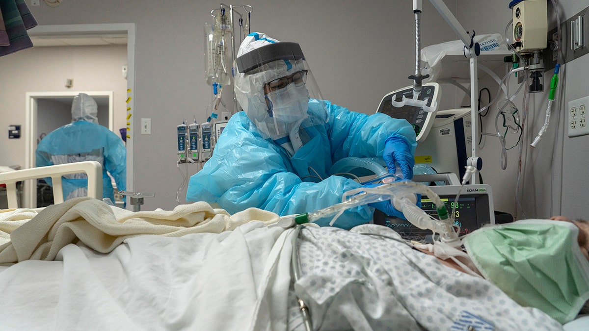 HOUSTON, TX - DECEMBER 29: (EDITORIAL USE ONLY) Medical staff member Mantra Nguyen sets up a ventilator for a patient in the COVID-19 intensive care unit (ICU) at the United Memorial Medical Center on December 29, 2020 in Houston, Texas. According to reports, Texas has reached over 1,710,000 cases, including over 27,200 deaths. (Photo by Go Nakamura/Getty Images)
