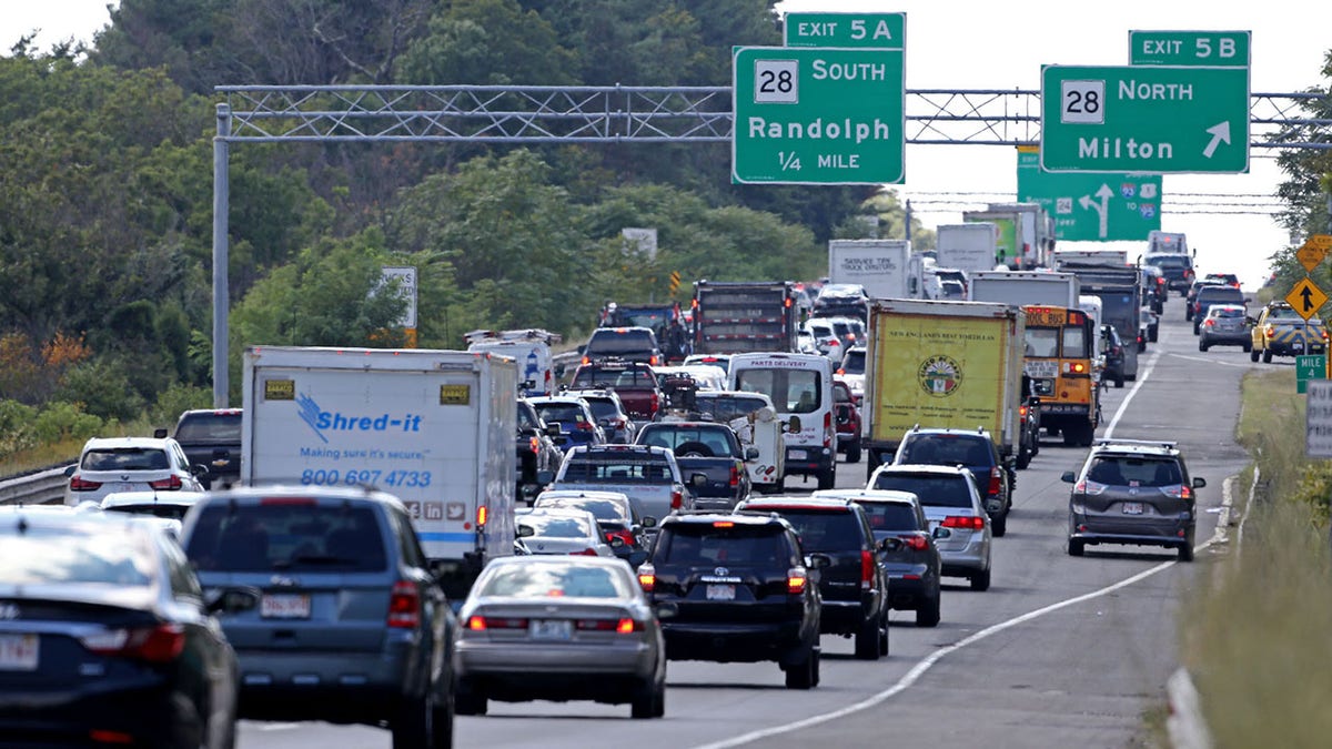Traffic along Route 128 prior to the Labor Day weekend in August 2019 in Boston. (Staff Photo By Stuart Cahill/MediaNews Group/Boston Herald)