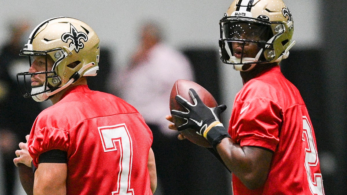 New Orleans Saints quarterbacks Taysom Hill (7) and Jameis Winston (2) look for open receivers during NFL football practice in Metairie, La., Thursday, Aug. 19, 2021. (Max Becherer/The Times-Picayune/The New Orleans Advocate via AP)