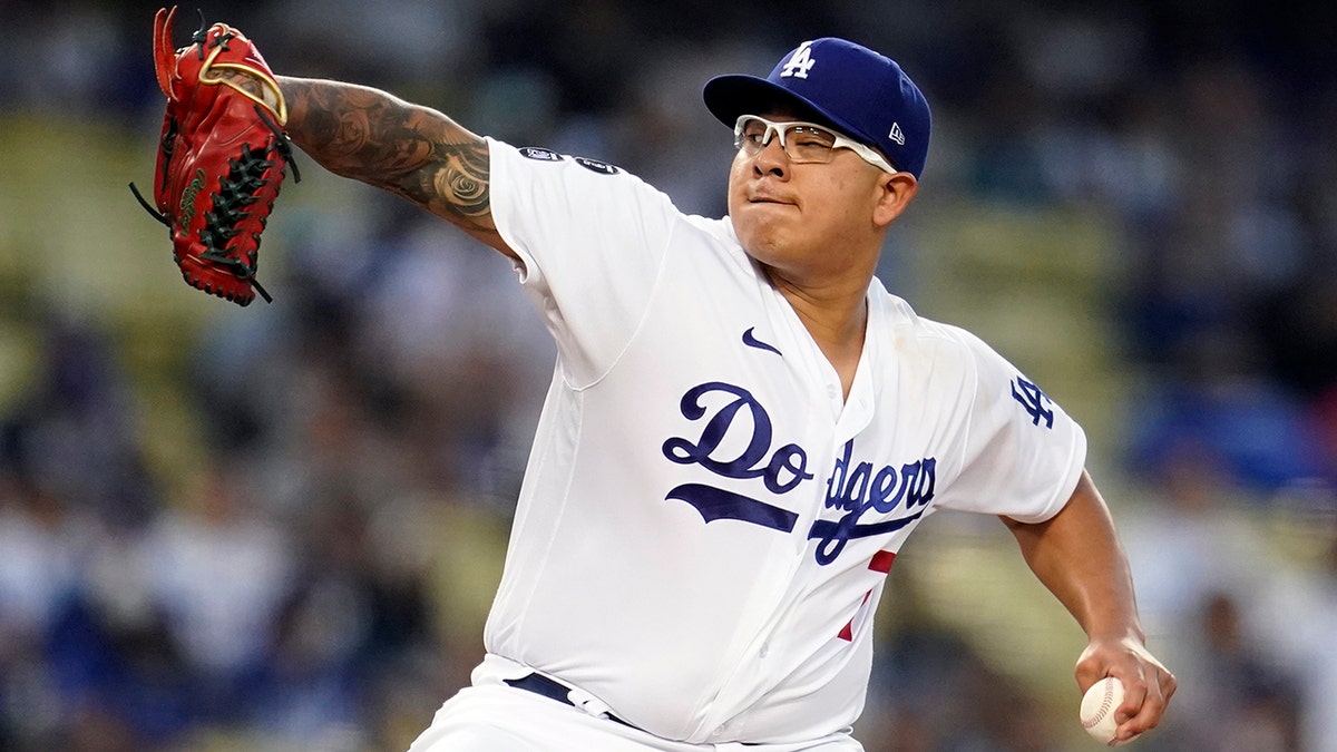 Urías MLB-high 15th W; Dodgers end Braves' 13-game road run